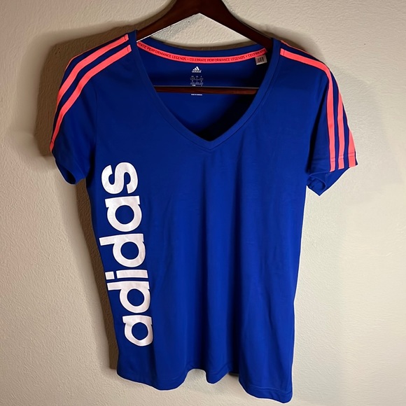 👟 EUC Adidas Tee 🏃🏻‍♀️ - Picture 1 of 3